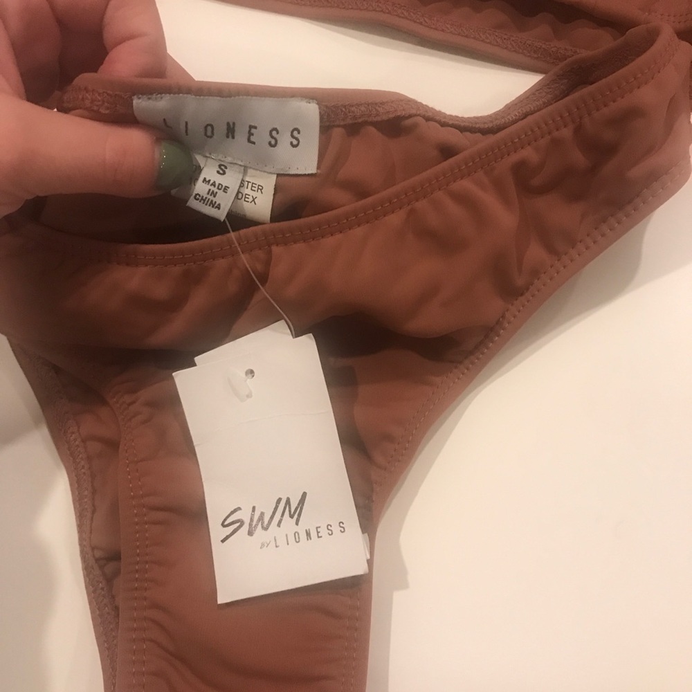 Adorable bikini!! - Picture 5 of 7